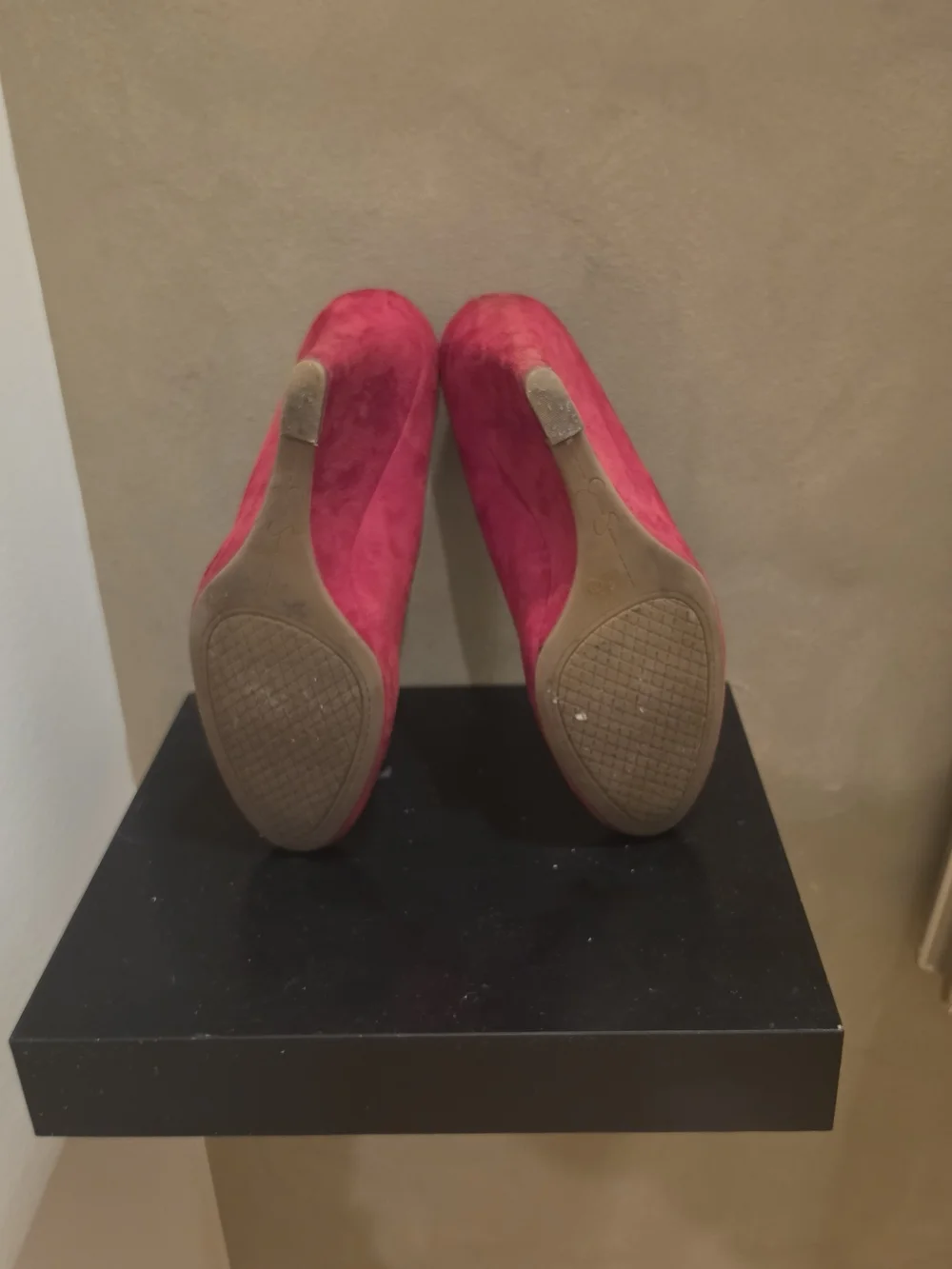 Jessica Simpson elegant red